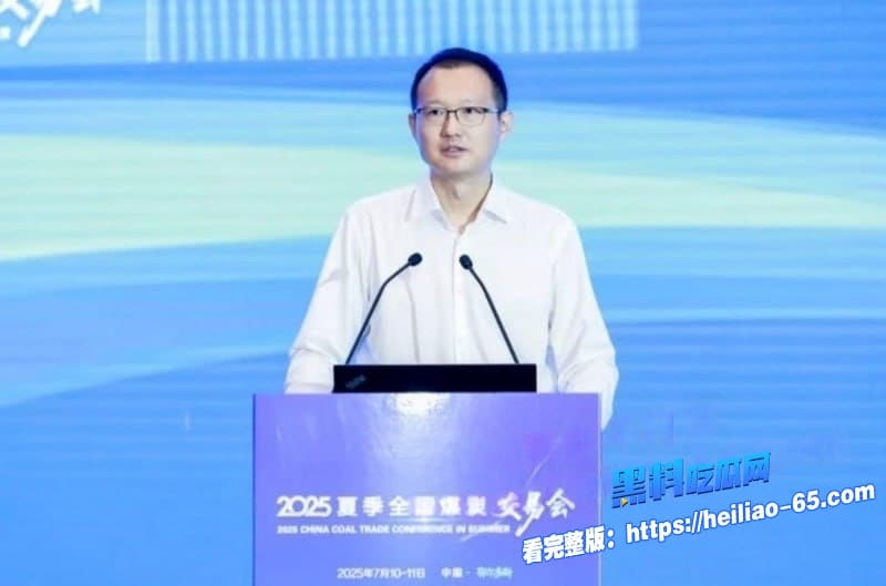 信达证券老色批高管左前明出差狂拽女下属进房酒店前台当众上演强抢戏码1 信达证券老色批高管左前明出差狂拽女下属进房酒店前台当众上演强抢戏码1