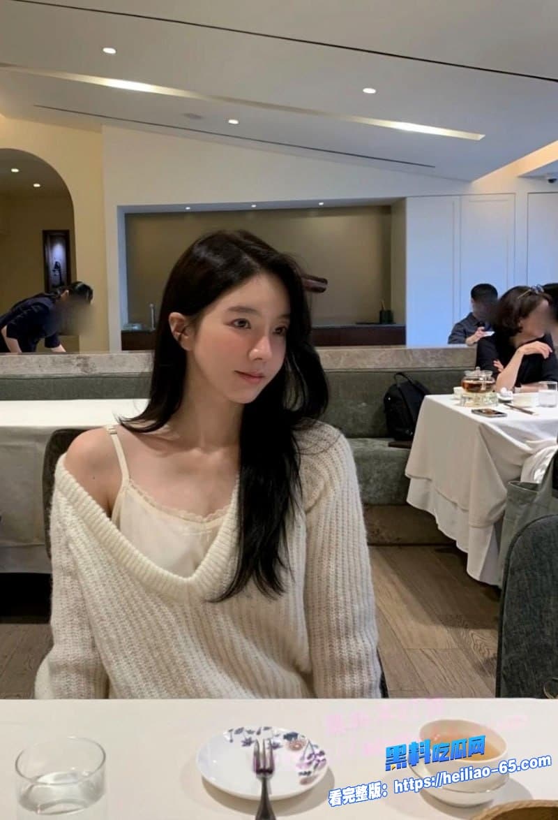 信达证券老色批高管左前明出差狂拽女下属进房酒店前台当众上演强抢戏码7 信达证券老色批高管左前明出差狂拽女下属进房酒店前台当众上演强抢戏码7
