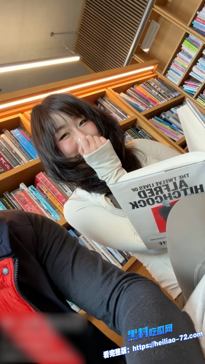 高颜值阿黑颜网黄噗噗母狗图书馆厕所被操到狂喷你敢在公共场合这么骚吗6