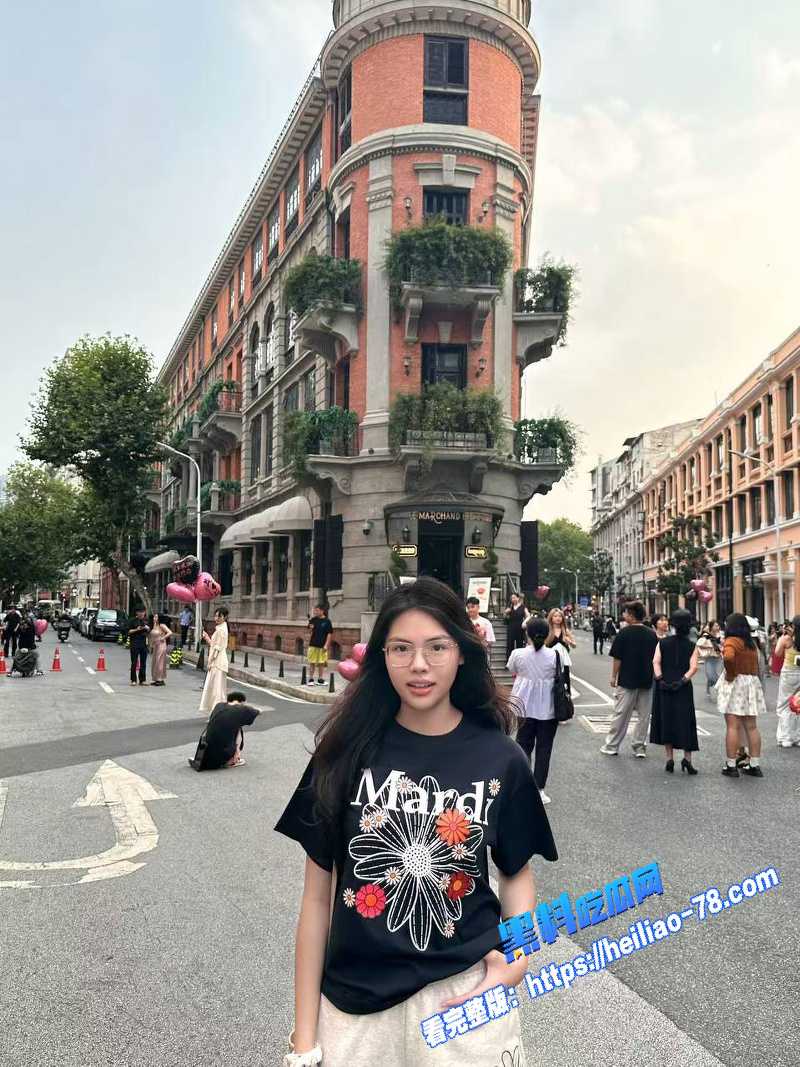 极品尤物魅魔女神 撸屌骑乘扭屁股如同肉便器 完美露脸成骚母狗全自动榨汁机图4 极品尤物魅魔女神 撸屌骑乘扭屁股如同肉便器 完美露脸成骚母狗全自动榨汁机图4