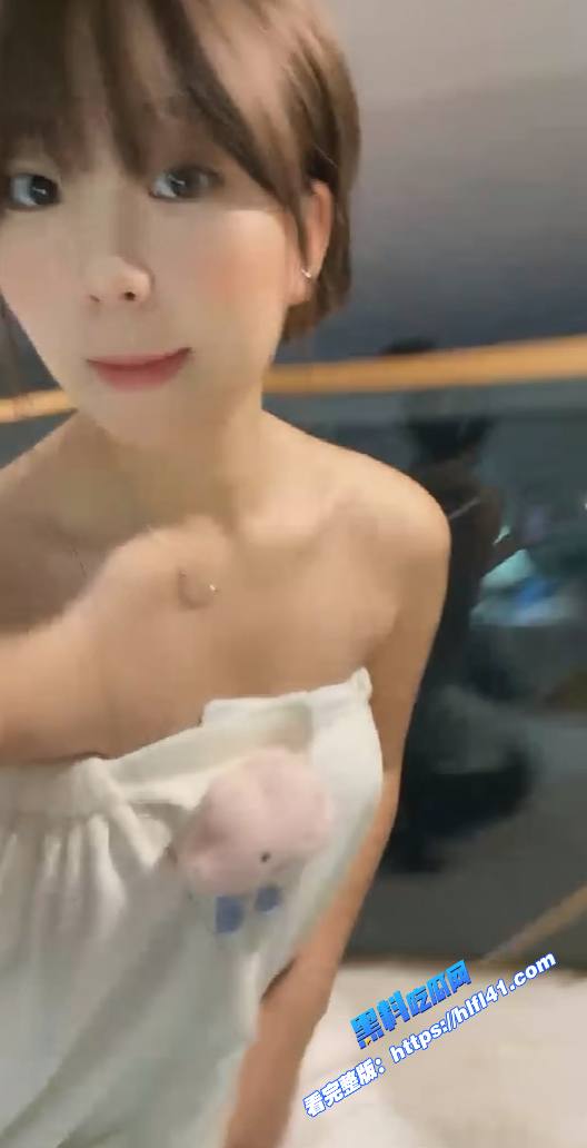 极品高颜值女神和男友视频裸聊被录屏曝光流出完美颜值配上挑逗的舌头淫荡十足 图1 极品高颜值女神和男友视频裸聊被录屏曝光流出完美颜值配上挑逗的舌头淫荡十足 图1
