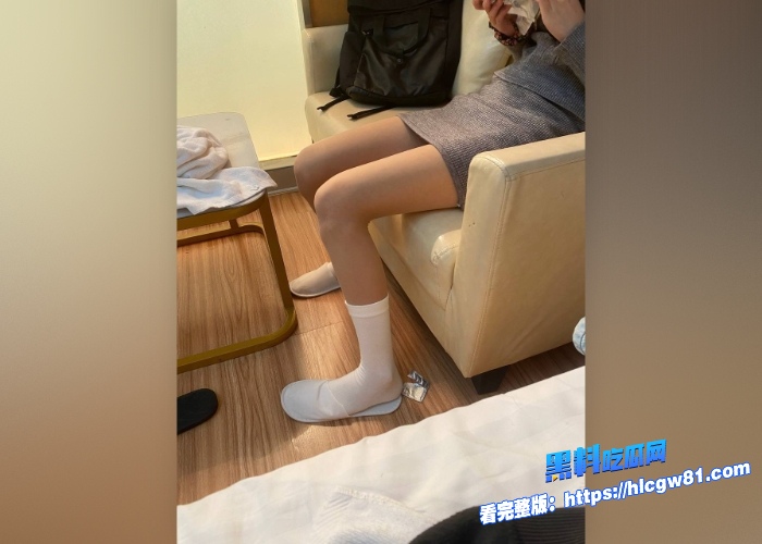 晋城职业技术学院黎心怡超高颜值的系花金主一个两万LV小宝宝拿下把屌丝心中女神黑逼都凿冒烟了性爱视频曝光 图3 晋城职业技术学院黎心怡超高颜值的系花金主一个两万LV小宝宝拿下把屌丝心中女神黑逼都凿冒烟了性爱视频曝光 图3