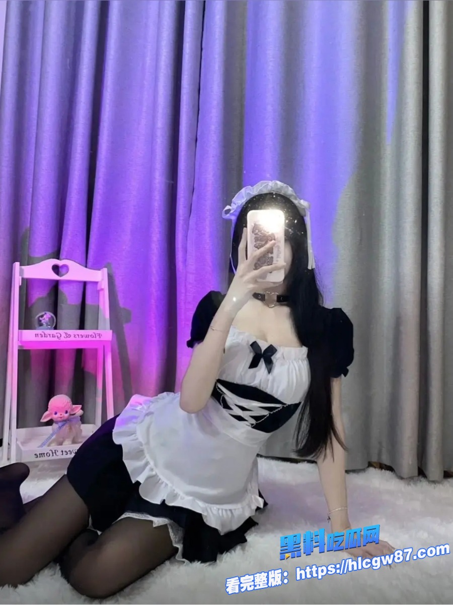 黑丝女仆小堂妹跪舔大哥肉棒视频流出 1