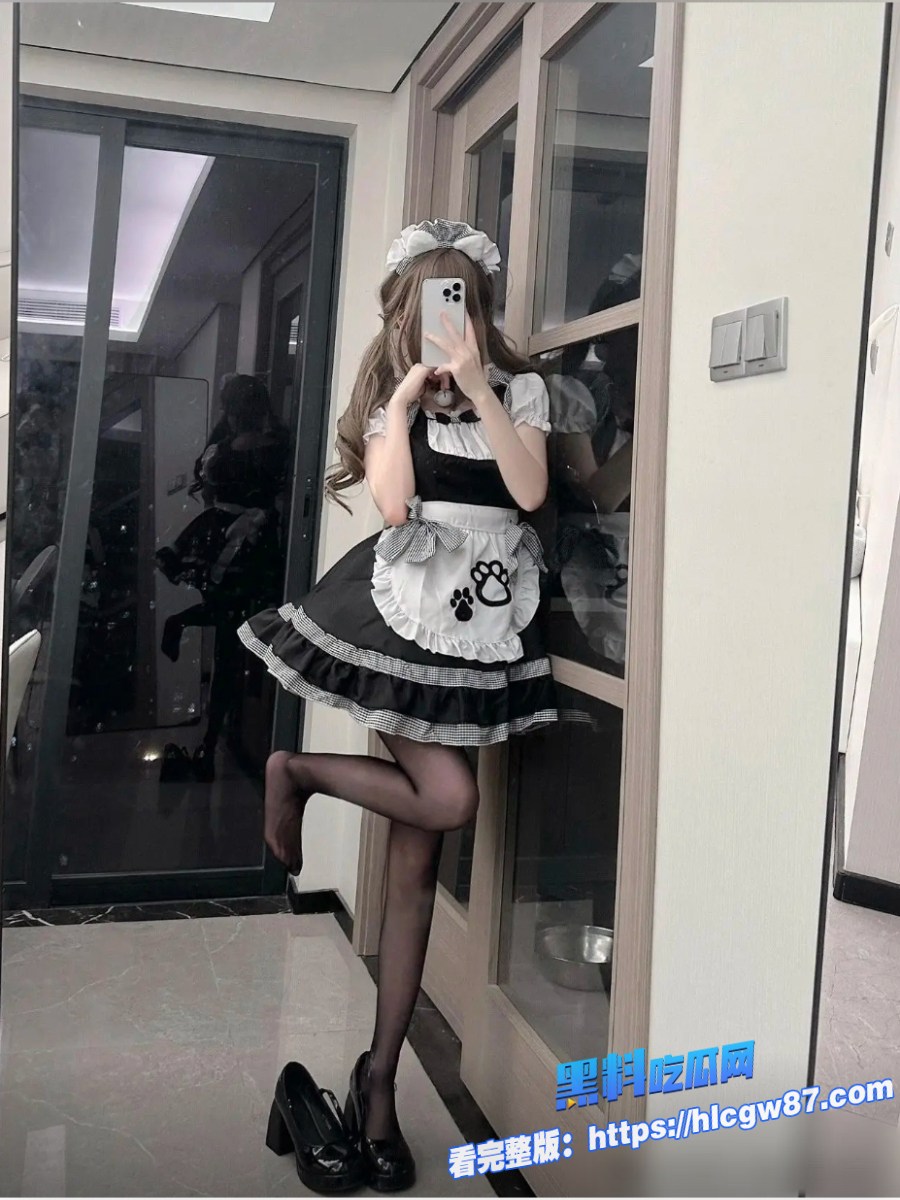 黑丝女仆小堂妹跪舔大哥肉棒视频流出 2