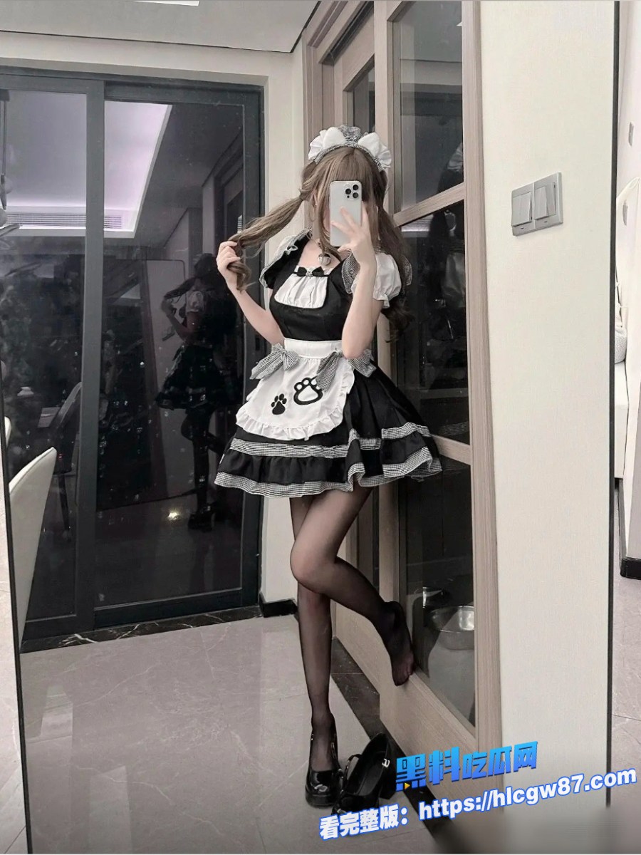 黑丝女仆小堂妹跪舔大哥肉棒视频流出 3