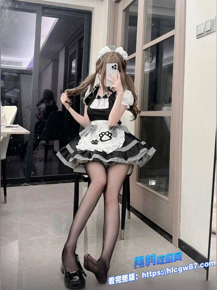 黑丝女仆小堂妹跪舔大哥肉棒视频流出 5