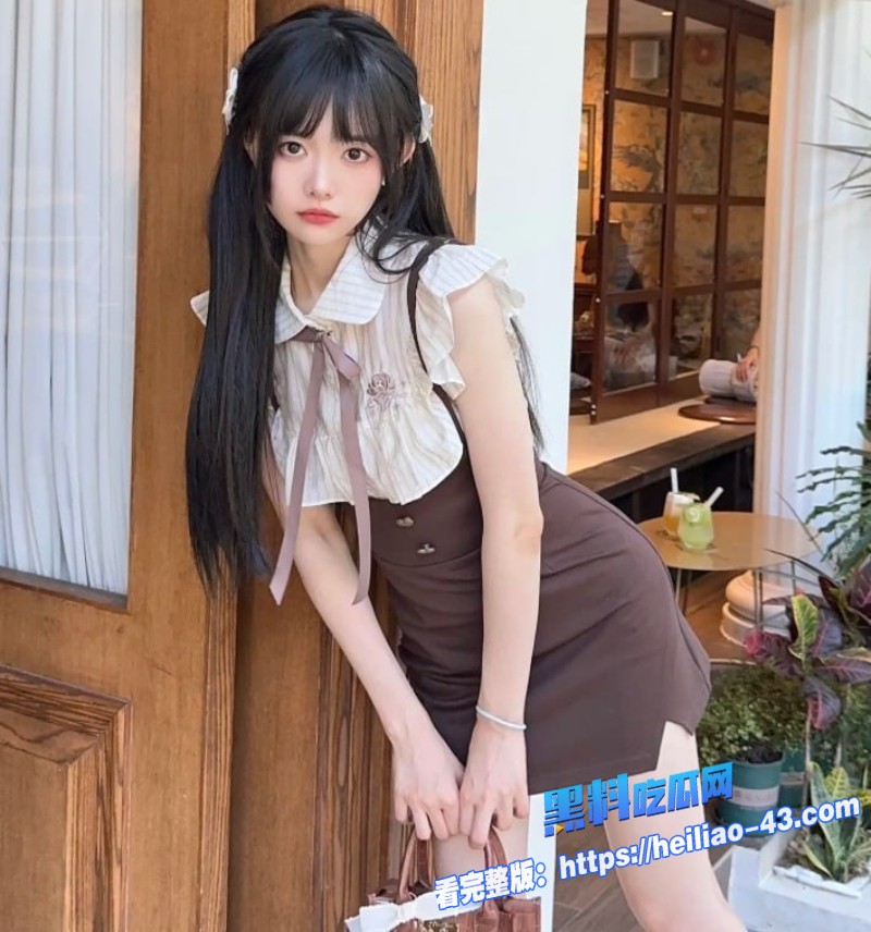 四人直播下海狂欢清纯黑发高跟白衬衫精神小妹看着姐妹被操3 四人直播下海狂欢清纯黑发高跟白衬衫精神小妹看着姐妹被操3