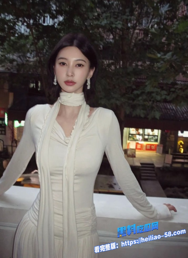 高颜值精神小妹刚成年被大叔带回家一边吃鸡一边啪啪打电话 5 高颜值精神小妹刚成年被大叔带回家一边吃鸡一边啪啪打电话 5