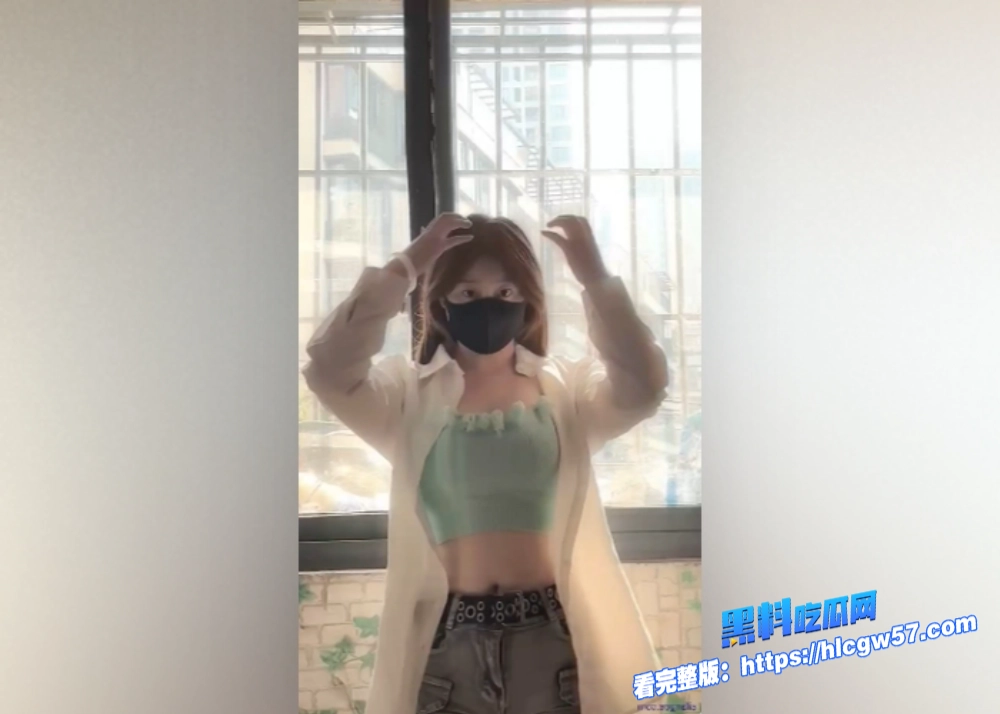 最近推特大火的网黄博主无刺榴莲全裸付费抖音风跳舞视频身材是真的顶第五期 1