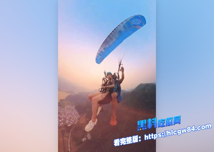 上海女孩越南岘港全裸滑翔雪白身躯感受热带微风轻颤高空全裸这也太刺激了吧6 上海女孩越南岘港全裸滑翔雪白身躯感受热带微风轻颤高空全裸这也太刺激了吧6
