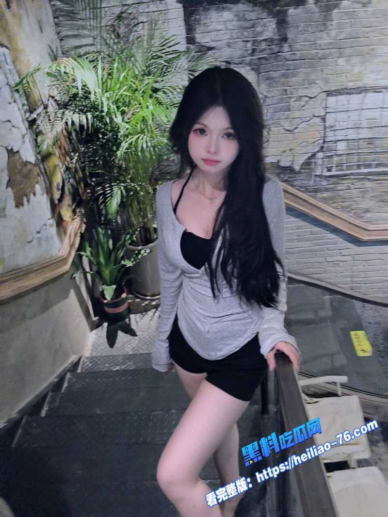 极品身材大长腿少妇 紫色情趣内衣 浴室被蒙面男后入狂干喷水 完美的曲线实在太骚了图2
