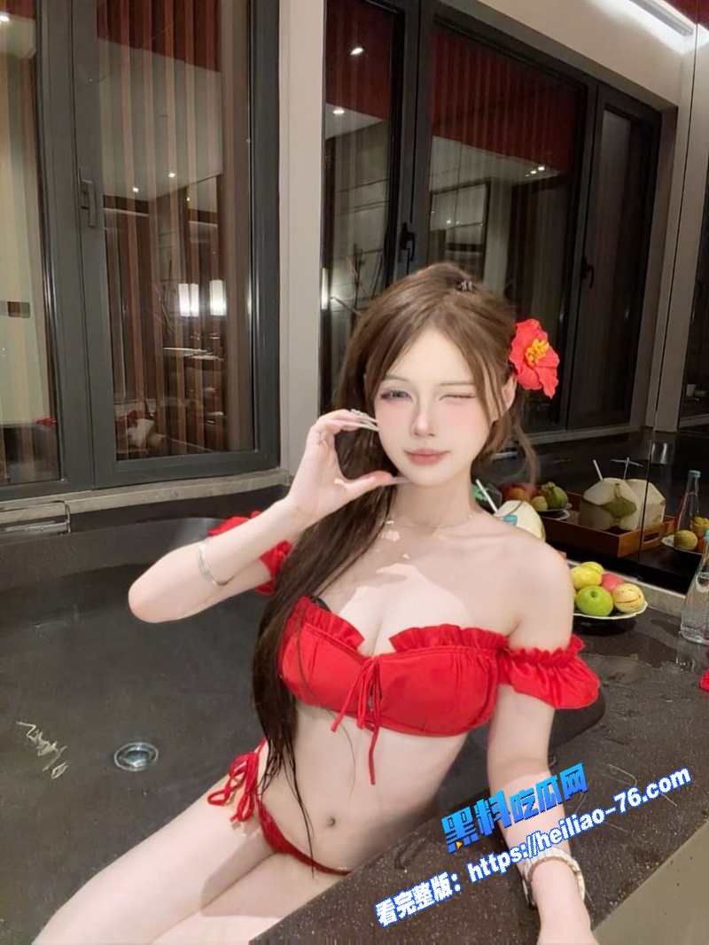 极品身材大长腿少妇 紫色情趣内衣 浴室被蒙面男后入狂干喷水 完美的曲线实在太骚了图3
