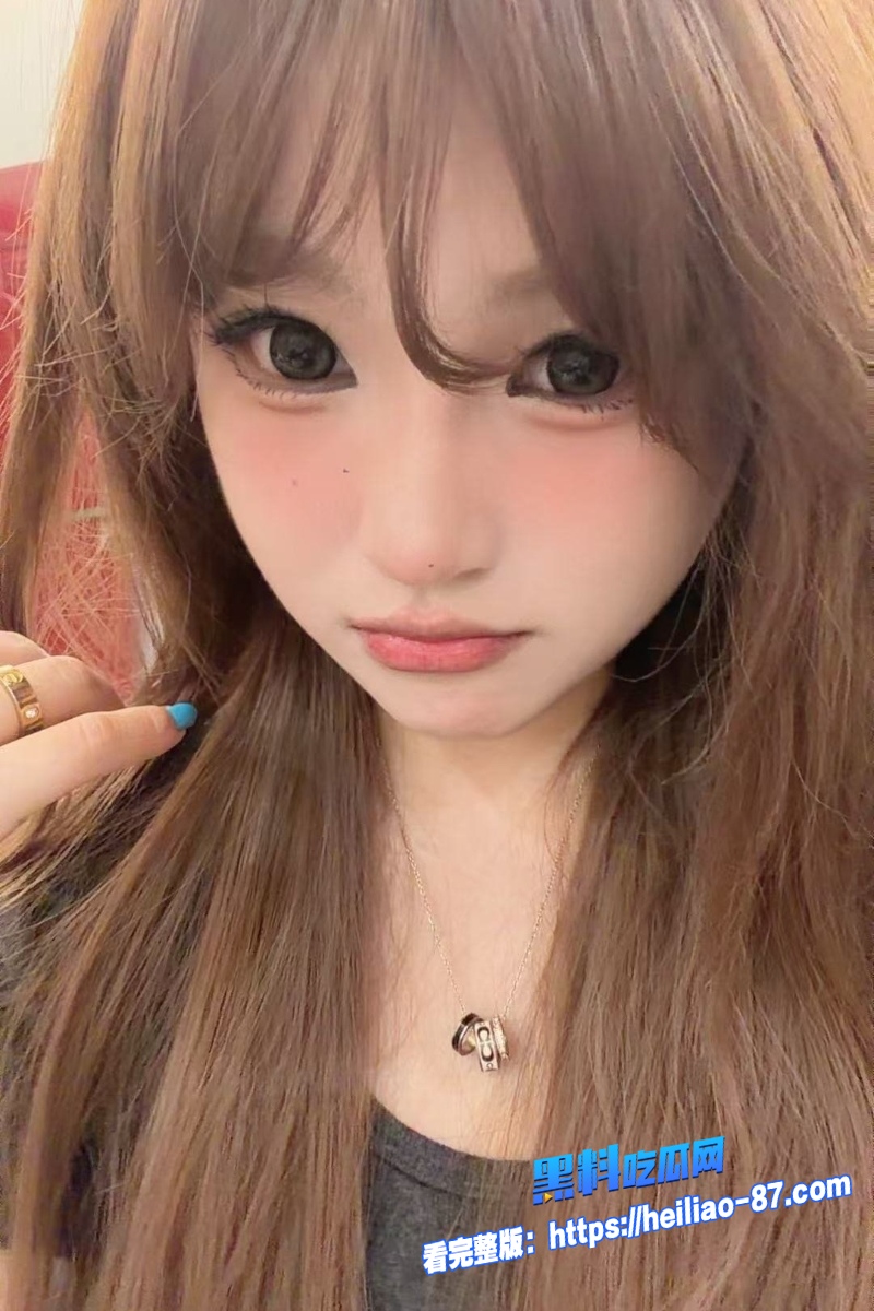 女友刚出门 懒懒猪 就上门偷情 身穿性感黑丝跪地口交 美臀遭巨屌后入疯狂抽插到高潮!10 女友刚出门 懒懒猪 就上门偷情 身穿性感黑丝跪地口交 美臀遭巨屌后入疯狂抽插到高潮!10