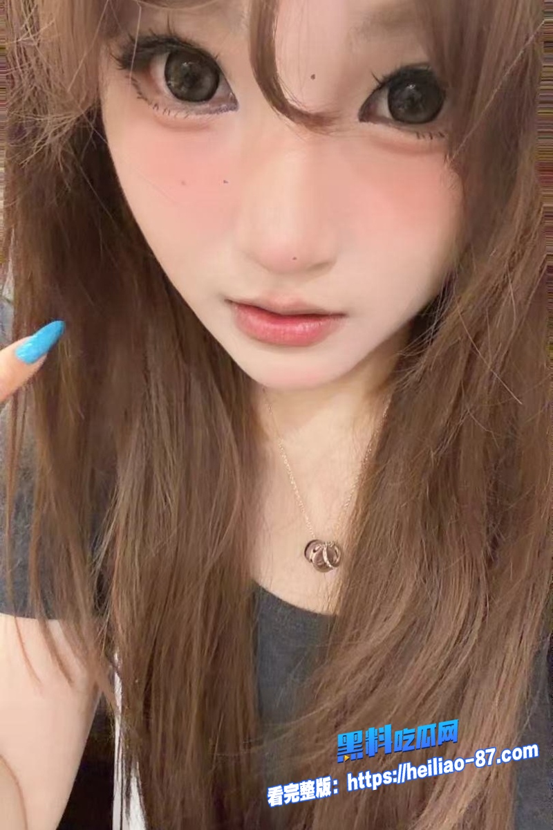女友刚出门 懒懒猪 就上门偷情 身穿性感黑丝跪地口交 美臀遭巨屌后入疯狂抽插到高潮!12 女友刚出门 懒懒猪 就上门偷情 身穿性感黑丝跪地口交 美臀遭巨屌后入疯狂抽插到高潮!12