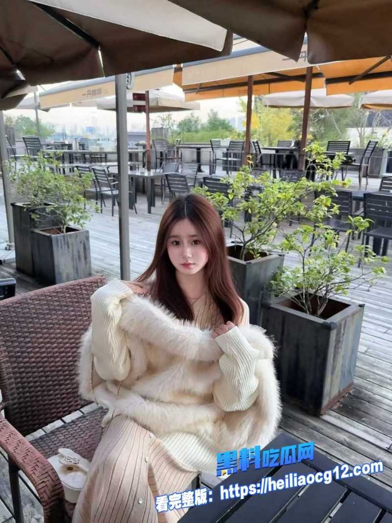 媚黑人妻吴施蒙11 媚黑人妻吴施蒙11