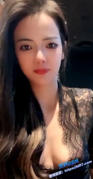 骚母狗来完成主人的任务了 商场露出又美又骚 尺度比胆子还要大 超短裙塞跳蛋漏逼！1