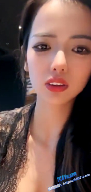 骚母狗来完成主人的任务了 商场露出又美又骚 尺度比胆子还要大 超短裙塞跳蛋漏逼！2