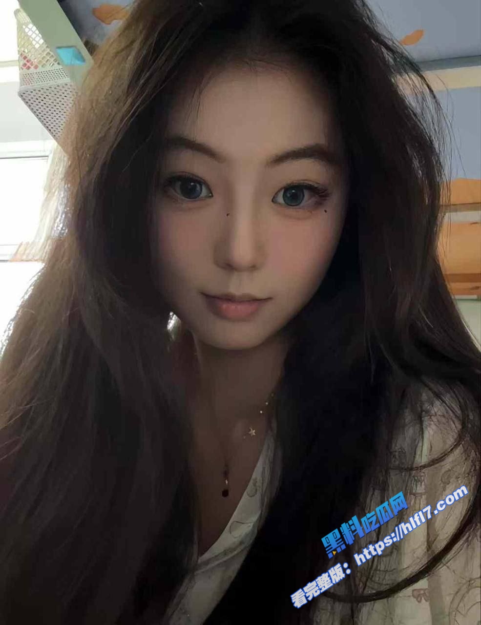 江苏极品反差婊 自拍掰穴裸照发给网友 被网友曝光 多毛鲍鱼粉嫩多汁！1