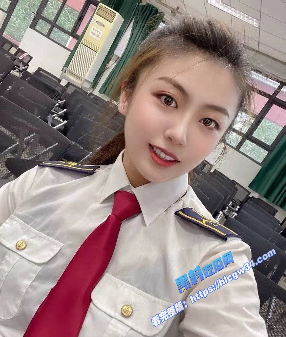 28岁美女公务员 被男友被刺 私拍性爱口交裸体视频被曝光流出！ 2