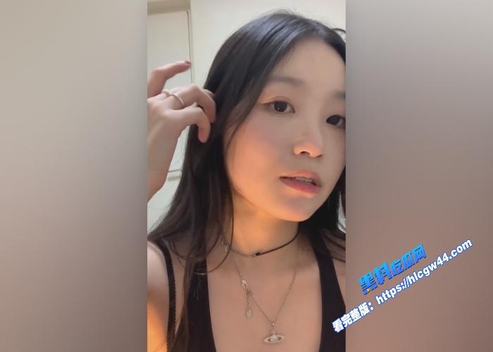 推特极品嫩妹yumi03自慰扣出骚水无套骑乘让人十分鸡动 图3WH700x500px 推特极品嫩妹yumi03自慰扣出骚水无套骑乘让人十分鸡动 图3WH700x500px