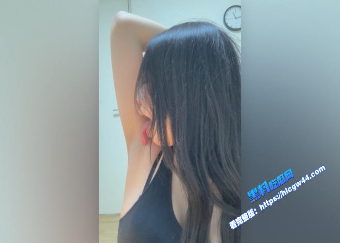 推特极品嫩妹yumi03自慰扣出骚水无套骑乘让人十分鸡动 图5WH700x500px 推特极品嫩妹yumi03自慰扣出骚水无套骑乘让人十分鸡动 图5WH700x500px