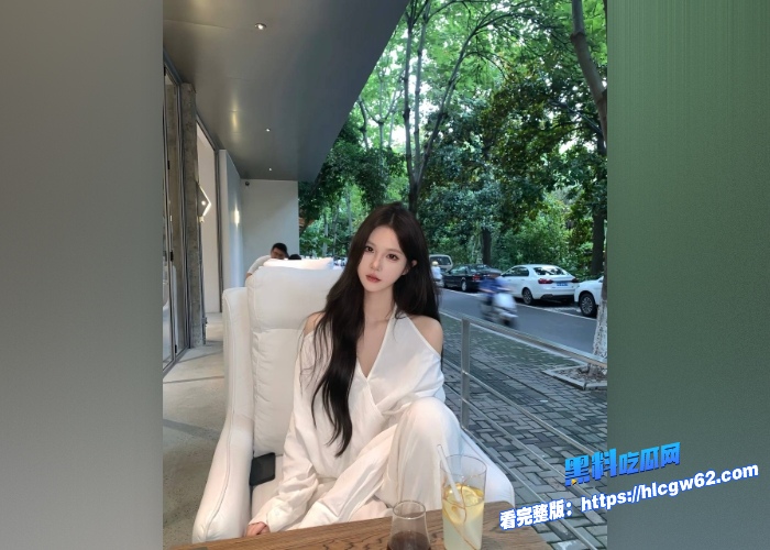 上海绿帽媚黑夫妻自曝美艳娇妻被黑鬼爆操视频只有黑爹的鸡巴才能满足老婆自己边看边在一旁无能打飞机 图3 上海绿帽媚黑夫妻自曝美艳娇妻被黑鬼爆操视频只有黑爹的鸡巴才能满足老婆自己边看边在一旁无能打飞机 图3
