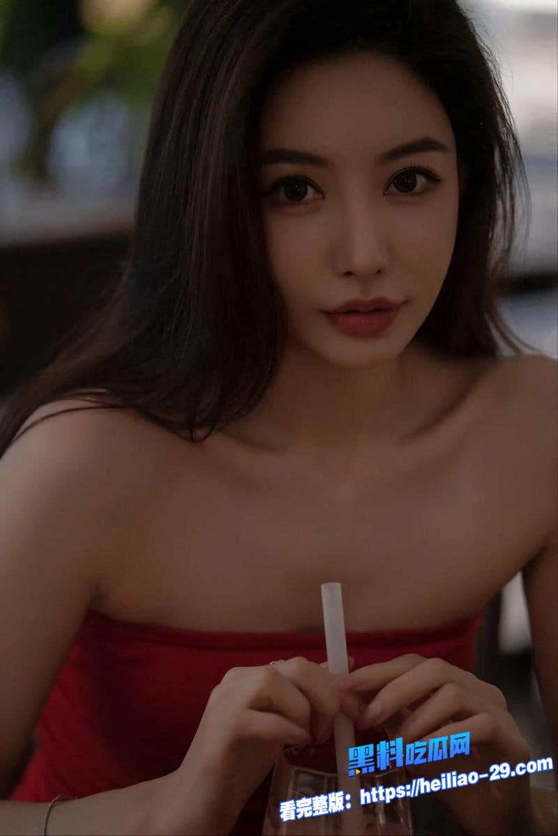 推特真实原创NSFW博主17度约啪视频来袭极致腰臀比妹子被他掐着腰后入猛操4