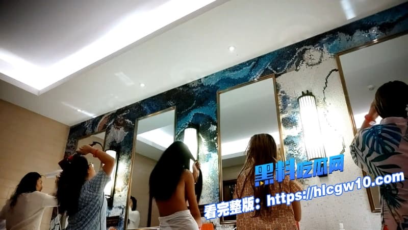 温泉会所偷拍曝光国内洗浴中心偷拍清纯学妹熟女御姐雾气朦胧里全裸窥视6 温泉会所偷拍曝光国内洗浴中心偷拍清纯学妹熟女御姐雾气朦胧里全裸窥视6