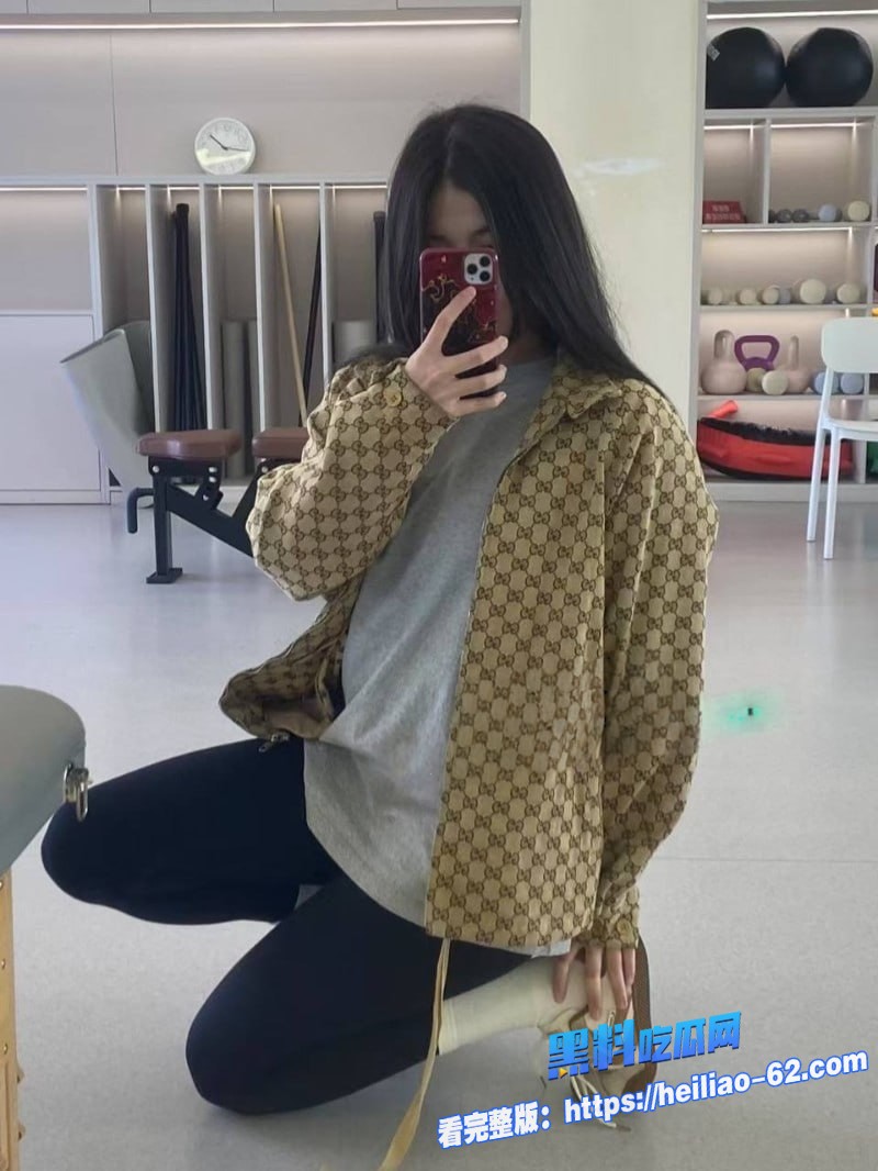 湖南嫩妹周雅私密视频外流被男友道具双插舔脚狠操1