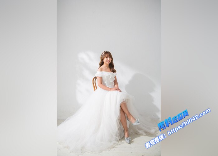 刚结婚不久的人妻少妇 可欣 被老公一顿调教 后入爆操她的蜜桃臀骚穴10