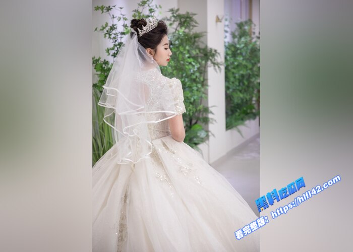 刚结婚不久的人妻少妇 可欣 被老公一顿调教 后入爆操她的蜜桃臀骚穴43
