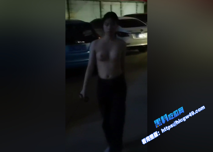 极品大学生 欢欢 喜欢玩户外露出和多人群p 往小穴里面塞跳跳糖 活脱脱骚母狗样 玩的是真花3