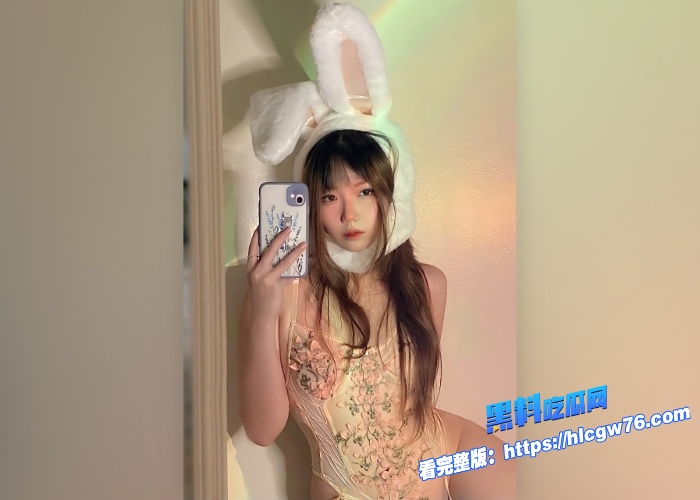 高颜值女大soul上约炮福利视频曝光随着音乐的播放少女的衣服一件脱下下体也随着开始充血 图2