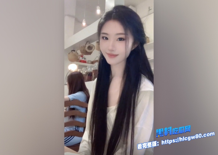 抖音近期爆火女神忙着吃饭因长相酷似刘亦菲1月内吸粉50w被人挖出早期其实是外围女视频曝光女神滤镜碎一地 图2 抖音近期爆火女神忙着吃饭因长相酷似刘亦菲1月内吸粉50w被人挖出早期其实是外围女视频曝光女神滤镜碎一地 图2