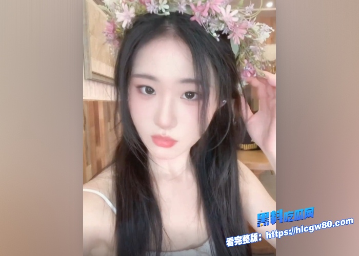抖音近期爆火女神忙着吃饭因长相酷似刘亦菲1月内吸粉50w被人挖出早期其实是外围女视频曝光女神滤镜碎一地 图4 抖音近期爆火女神忙着吃饭因长相酷似刘亦菲1月内吸粉50w被人挖出早期其实是外围女视频曝光女神滤镜碎一地 图4