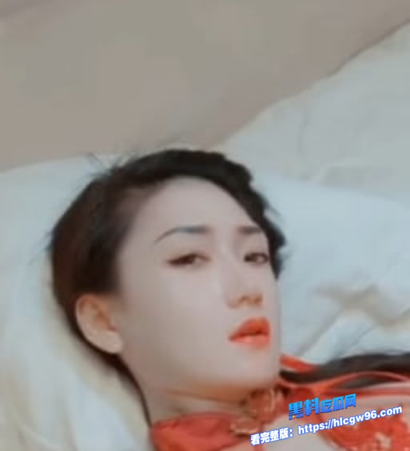 糖心Vlog女神多乙新作上映春节穿着喜庆的情趣内衣与炮友相约酒店打响新年的第一炮3