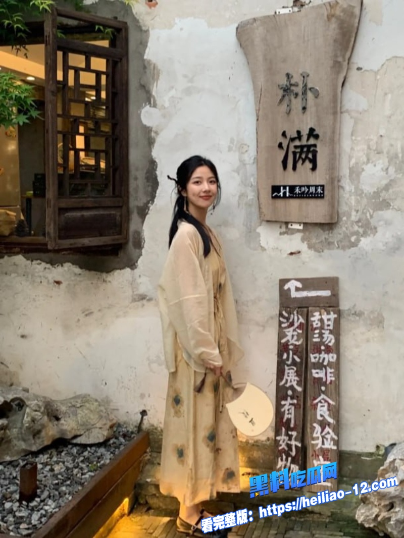 湖南师范大学 林颖 风骚眼镜妹和男友在酒店啪啪 后入猛烈撞击蜜臀 射在逼里再喂给她吃 小母狗太听话了! 4 湖南师范大学 林颖 风骚眼镜妹和男友在酒店啪啪 后入猛烈撞击蜜臀 射在逼里再喂给她吃 小母狗太听话了! 4