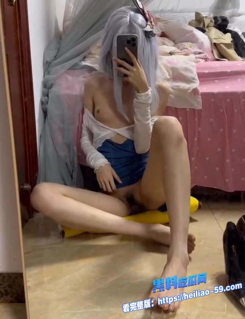 福利姬柔柔呱COS原神神里绫华华服下展露修长美腿2 福利姬柔柔呱COS原神神里绫华华服下展露修长美腿2