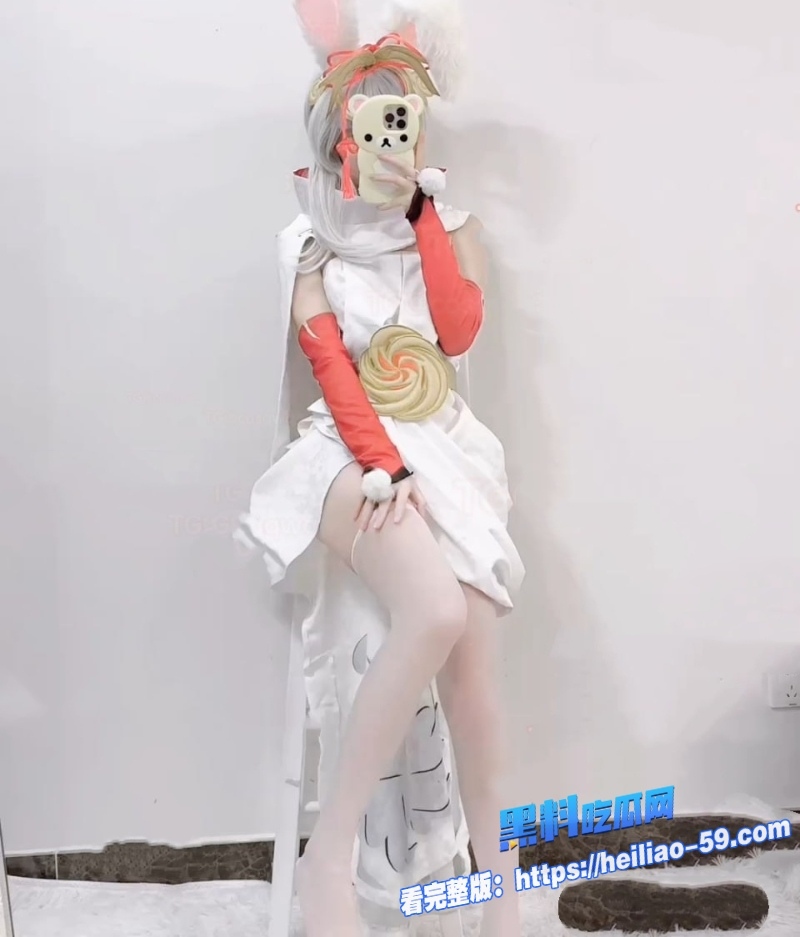 福利姬柔柔呱COS原神神里绫华华服下展露修长美腿3 福利姬柔柔呱COS原神神里绫华华服下展露修长美腿3