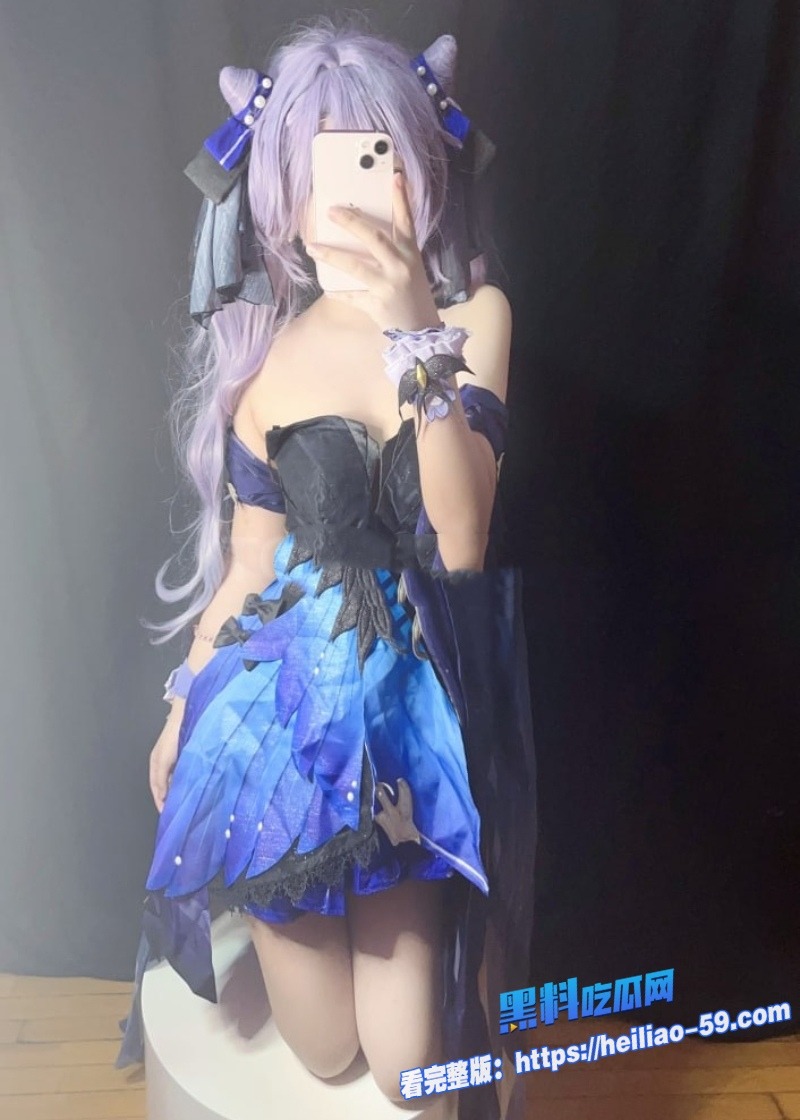 福利姬柔柔呱COS原神神里绫华华服下展露修长美腿4 福利姬柔柔呱COS原神神里绫华华服下展露修长美腿4