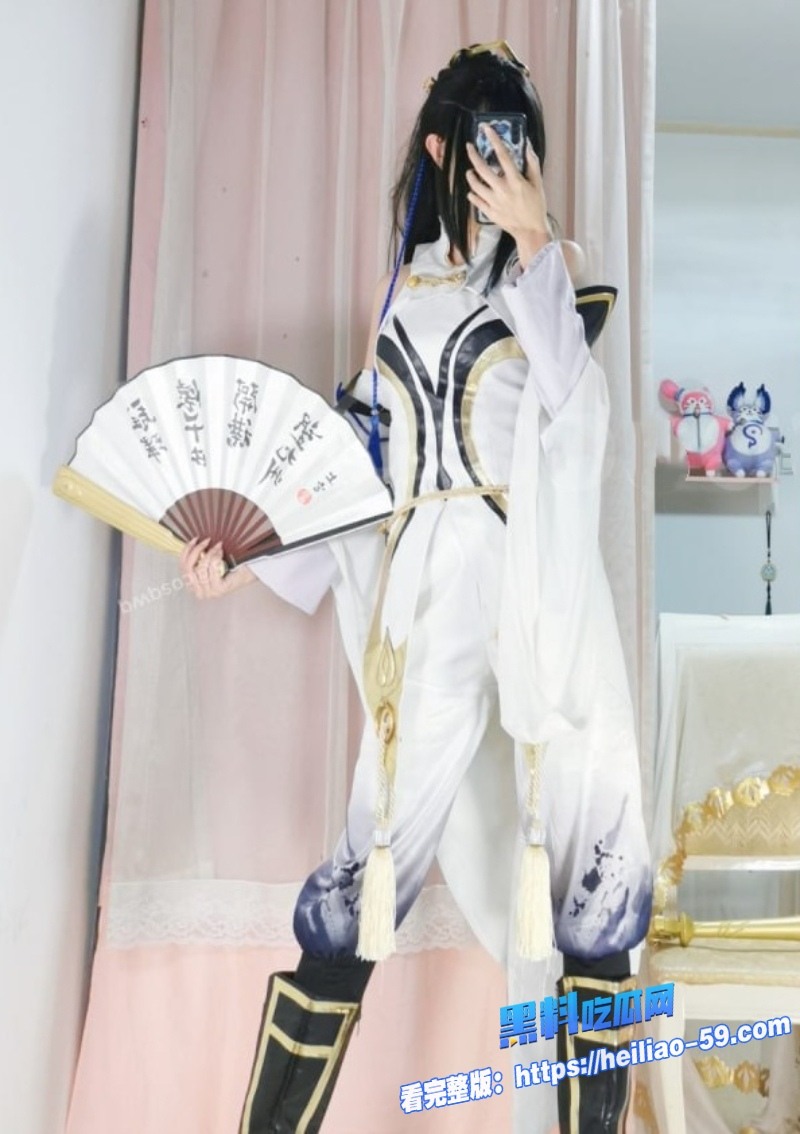福利姬柔柔呱COS原神神里绫华华服下展露修长美腿5 福利姬柔柔呱COS原神神里绫华华服下展露修长美腿5