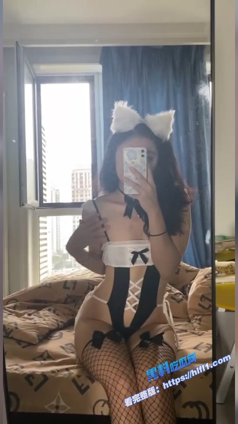 黑龙江的反差婊小母狗 颜值还不赖非常的骚 梦想就是好几的男的一起操她!5 黑龙江的反差婊小母狗 颜值还不赖非常的骚 梦想就是好几的男的一起操她!5