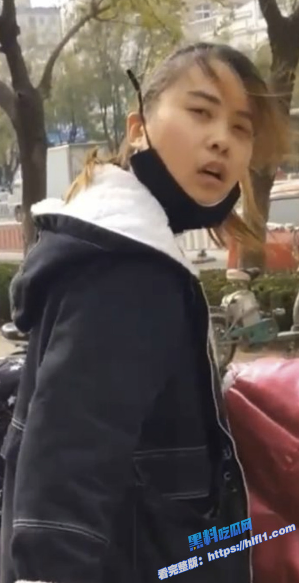 绝世老六 偷拍少妇如厕不算完 在厕所门口等少妇出来还要对别人说你的逼真黑！2