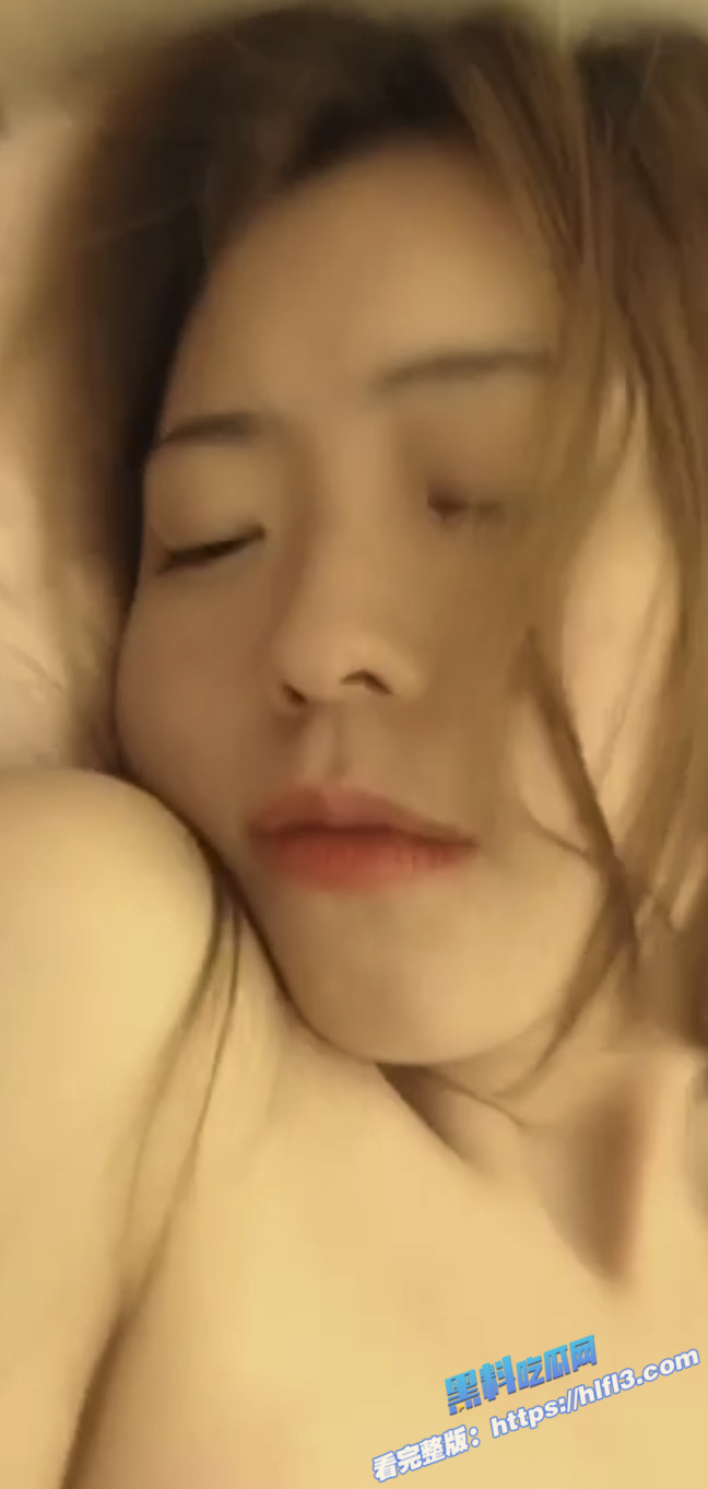 极品00后清纯反差女 帮男友口交激情啪啪视频流出 诱人雪白双乳 呻吟甜美诱人！2
