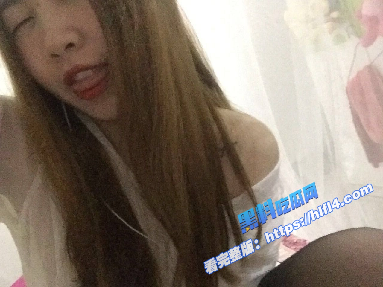 高颜值反差高中生 展示自己的身体 各种骚姿势粉嫩的小穴 图2