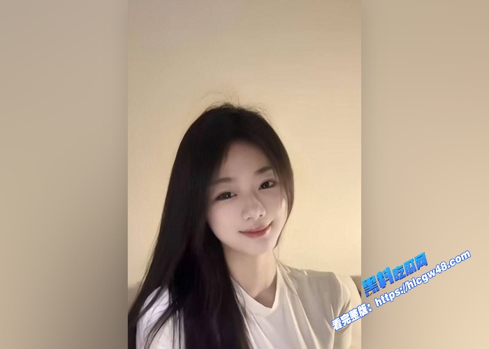 抖音高颜值女网红lbb裸聊视频遭金主泄密肤白貌美美乳圆润道具自慰画面极其香艳 图2WH700x500px 抖音高颜值女网红lbb裸聊视频遭金主泄密肤白貌美美乳圆润道具自慰画面极其香艳 图2WH700x500px