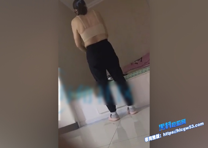 海角母子乱伦老妈买新衣回来试穿给我看穿着丝袜被我操到高潮迭起娇喘不断 图1WH700x500px 海角母子乱伦老妈买新衣回来试穿给我看穿着丝袜被我操到高潮迭起娇喘不断 图1WH700x500px