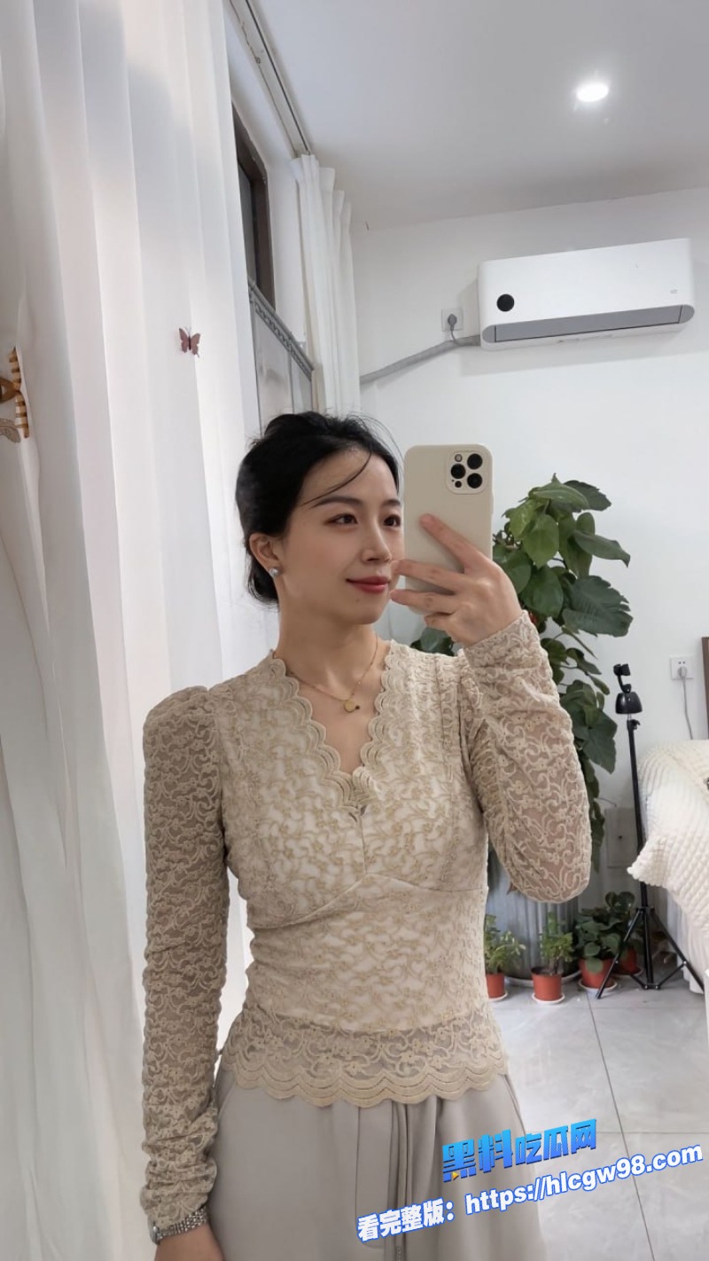 广东骚货少妇约炮情人视频曝光口交技术娴熟帮炮友深喉舔屌被调教成极品母狗2