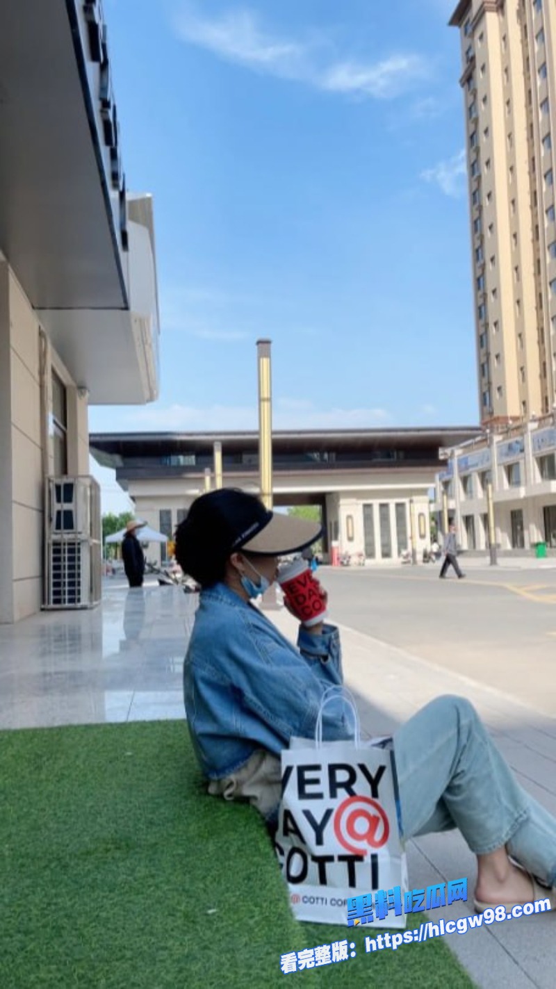 广东骚货少妇约炮情人视频曝光口交技术娴熟帮炮友深喉舔屌被调教成极品母狗5
