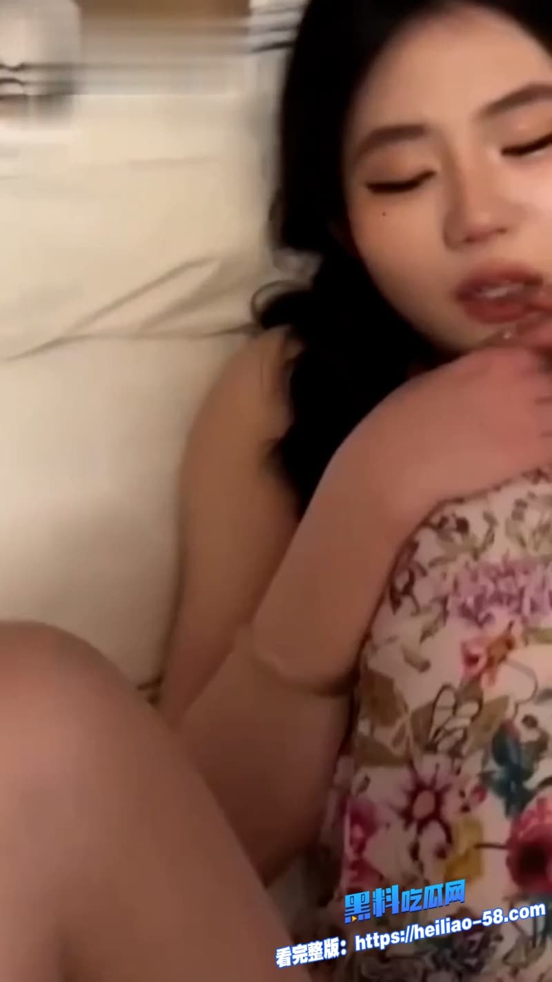 河南大学清纯学妹周沐卉遭前男友怒曝性爱合集厕所跪地口交的样子母狗本性彻底显露6
